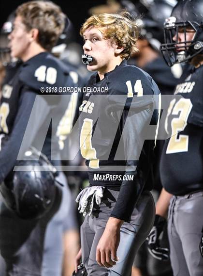 Thumbnail 2 in Cedar Hill (Red) vs Mansfield (Gold) photogallery.