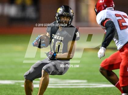 Thumbnail 2 in JV: Cedar Hill (Red) vs Mansfield (Gold) photogallery.