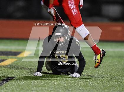 Thumbnail 2 in Cedar Hill (Red) vs Mansfield (Gold) photogallery.