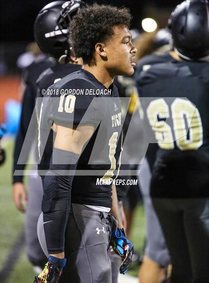 Thumbnail 3 in Cedar Hill (Red) vs Mansfield (Gold) photogallery.