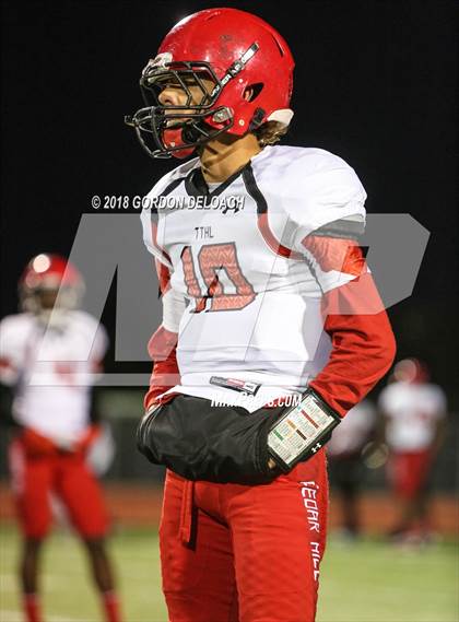 Thumbnail 3 in Cedar Hill (Red) vs Mansfield (Gold) photogallery.