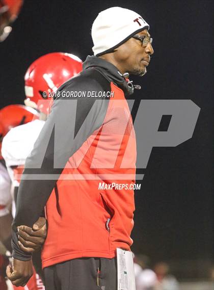 Thumbnail 3 in Cedar Hill (Red) vs Mansfield (Gold) photogallery.