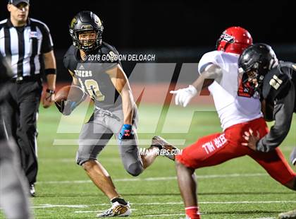 Thumbnail 3 in JV: Cedar Hill (Red) vs Mansfield (Gold) photogallery.