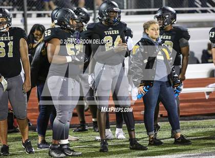 Thumbnail 3 in JV: Cedar Hill (Red) vs Mansfield (Gold) photogallery.