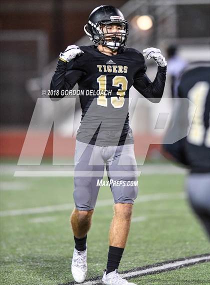 Thumbnail 1 in Cedar Hill (Red) vs Mansfield (Gold) photogallery.