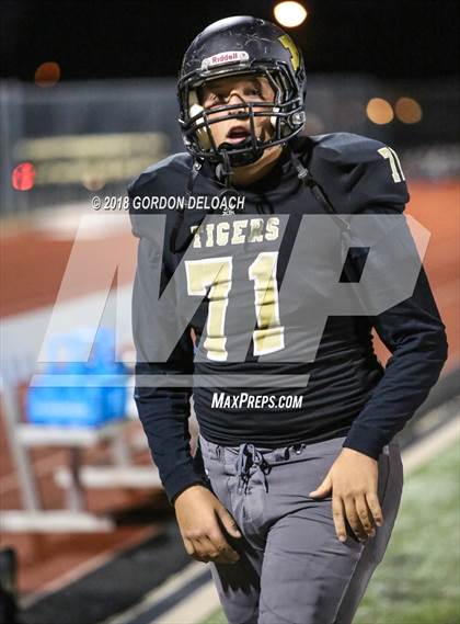 Thumbnail 1 in Cedar Hill (Red) vs Mansfield (Gold) photogallery.