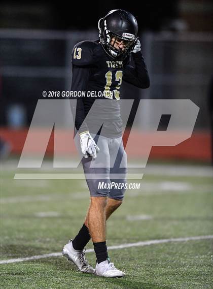 Thumbnail 1 in Cedar Hill (Red) vs Mansfield (Gold) photogallery.