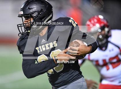 Thumbnail 1 in Cedar Hill (Red) vs Mansfield (Gold) photogallery.
