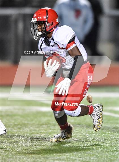 Thumbnail 3 in JV: Cedar Hill (Red) vs Mansfield (Gold) photogallery.