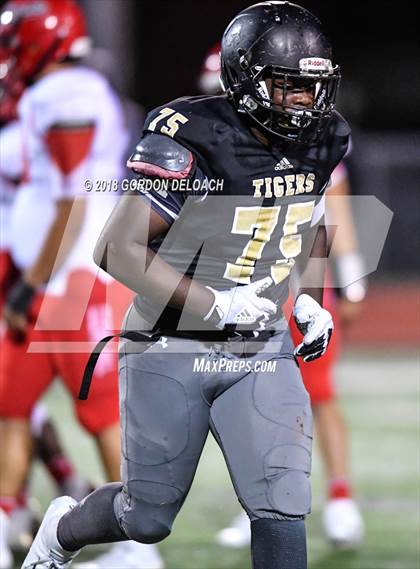 Thumbnail 3 in Cedar Hill (Red) vs Mansfield (Gold) photogallery.