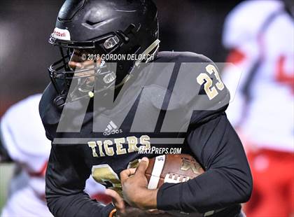 Thumbnail 3 in Cedar Hill (Red) vs Mansfield (Gold) photogallery.