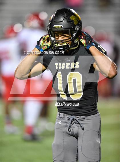 Thumbnail 2 in Cedar Hill (Red) vs Mansfield (Gold) photogallery.