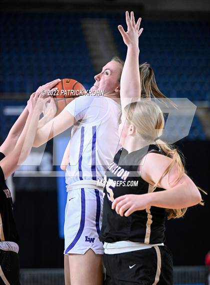 Thumbnail 1 in Lake Washington vs. Hermiston (WIAA 3A Round 2 State Playoff)  photogallery.