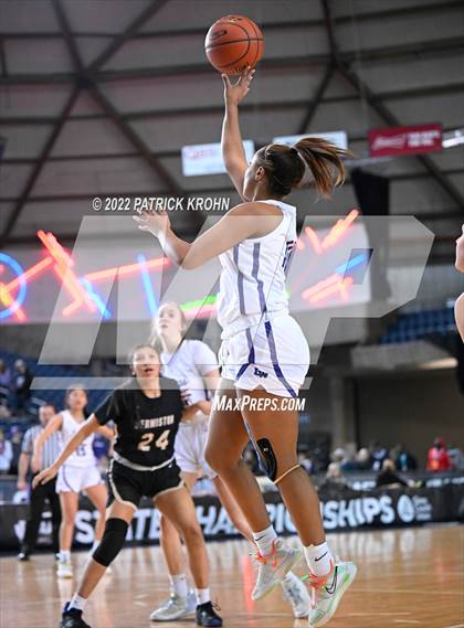 Thumbnail 1 in Lake Washington vs. Hermiston (WIAA 3A Round 2 State Playoff)  photogallery.