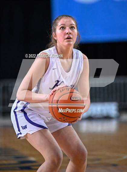 Thumbnail 1 in Lake Washington vs. Hermiston (WIAA 3A Round 2 State Playoff)  photogallery.