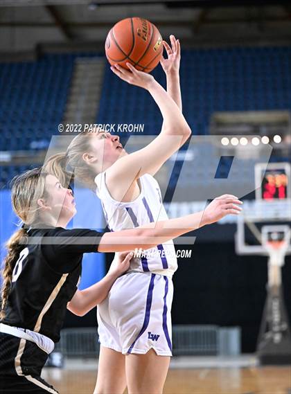 Thumbnail 2 in Lake Washington vs. Hermiston (WIAA 3A Round 2 State Playoff)  photogallery.