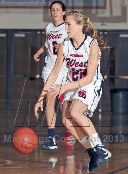 Thumbnail 3 in Smithtown East @ Smithtown West photogallery.