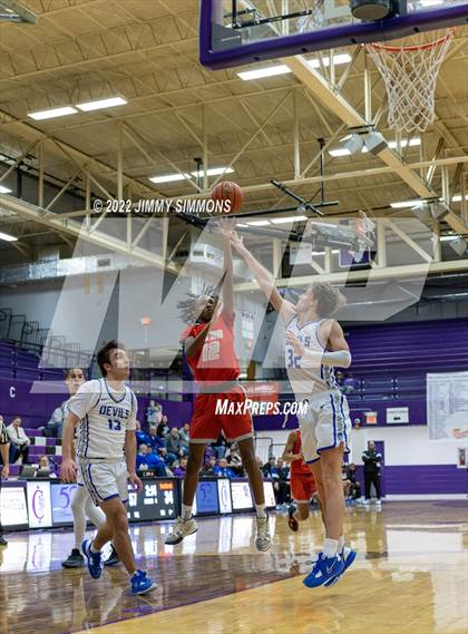 Thumbnail 2 in Quincy vs. Alton (Prairie Farms Holiday Classic) photogallery.