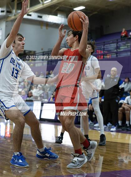 Thumbnail 3 in Quincy vs. Alton (Prairie Farms Holiday Classic) photogallery.