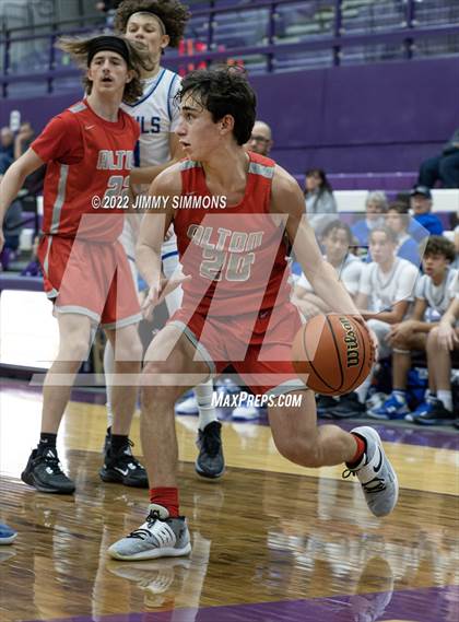 Thumbnail 1 in Quincy vs. Alton (Prairie Farms Holiday Classic) photogallery.