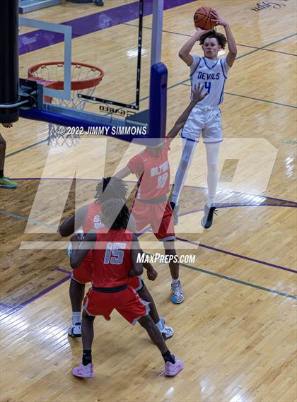 Thumbnail 2 in Quincy vs. Alton (Prairie Farms Holiday Classic) photogallery.