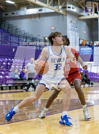Thumbnail 2 in Quincy vs. Alton (Prairie Farms Holiday Classic) photogallery.