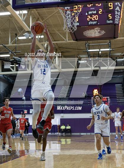 Thumbnail 3 in Quincy vs. Alton (Prairie Farms Holiday Classic) photogallery.