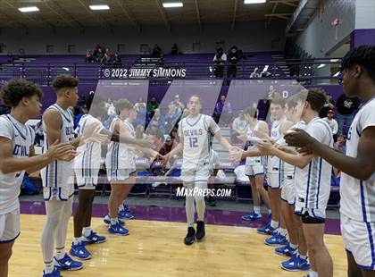 Thumbnail 3 in Quincy vs. Alton (Prairie Farms Holiday Classic) photogallery.