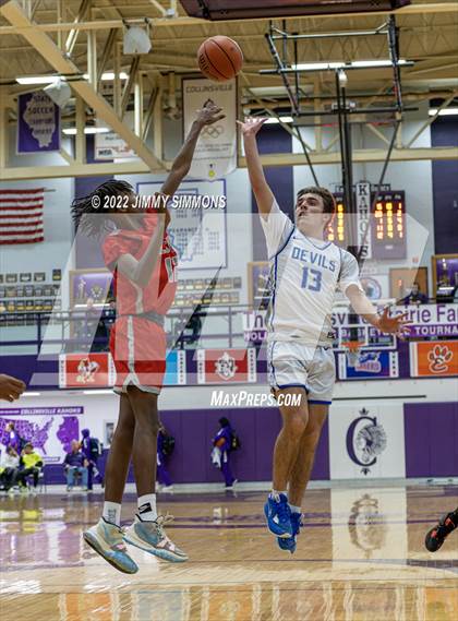 Thumbnail 3 in Quincy vs. Alton (Prairie Farms Holiday Classic) photogallery.