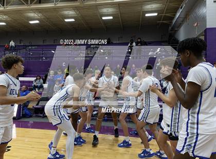 Thumbnail 2 in Quincy vs. Alton (Prairie Farms Holiday Classic) photogallery.