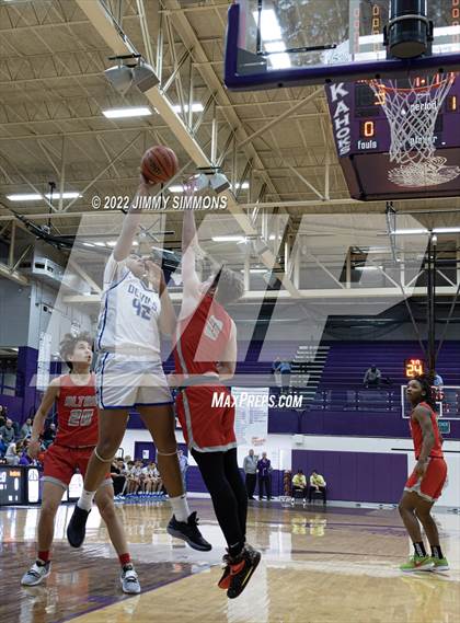 Thumbnail 1 in Quincy vs. Alton (Prairie Farms Holiday Classic) photogallery.