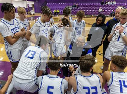Thumbnail 3 in Quincy vs. Alton (Prairie Farms Holiday Classic) photogallery.