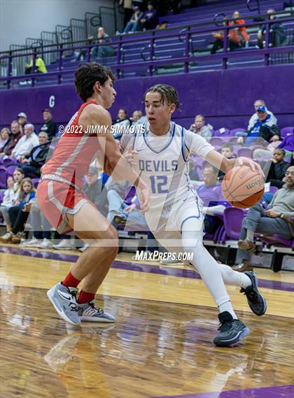 Thumbnail 2 in Quincy vs. Alton (Prairie Farms Holiday Classic) photogallery.
