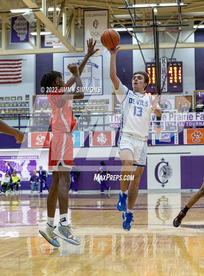 Thumbnail 1 in Quincy vs. Alton (Prairie Farms Holiday Classic) photogallery.