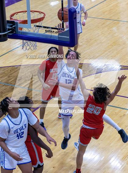 Thumbnail 1 in Quincy vs. Alton (Prairie Farms Holiday Classic) photogallery.