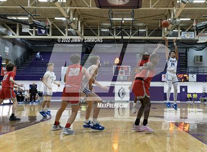 Thumbnail 1 in Quincy vs. Alton (Prairie Farms Holiday Classic) photogallery.