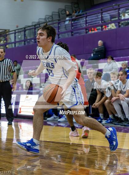 Thumbnail 1 in Quincy vs. Alton (Prairie Farms Holiday Classic) photogallery.