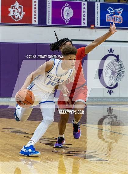 Thumbnail 1 in Quincy vs. Alton (Prairie Farms Holiday Classic) photogallery.