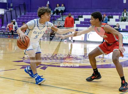 Thumbnail 2 in Quincy vs. Alton (Prairie Farms Holiday Classic) photogallery.