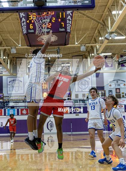 Thumbnail 1 in Quincy vs. Alton (Prairie Farms Holiday Classic) photogallery.