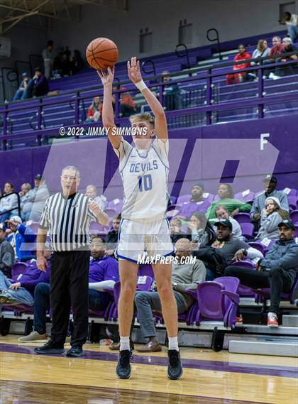 Thumbnail 1 in Quincy vs. Alton (Prairie Farms Holiday Classic) photogallery.