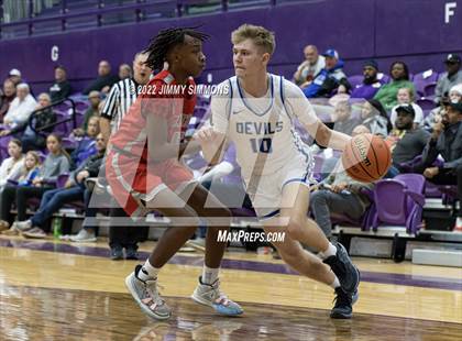 Thumbnail 3 in Quincy vs. Alton (Prairie Farms Holiday Classic) photogallery.