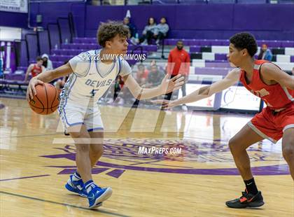 Thumbnail 3 in Quincy vs. Alton (Prairie Farms Holiday Classic) photogallery.