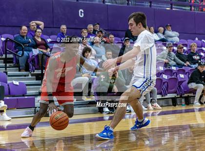 Thumbnail 2 in Quincy vs. Alton (Prairie Farms Holiday Classic) photogallery.