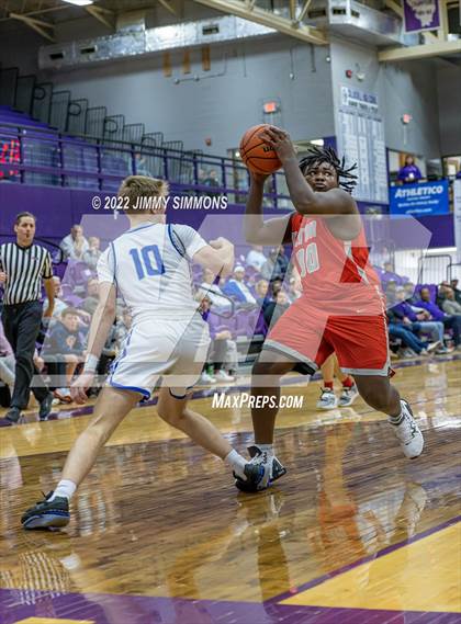 Thumbnail 2 in Quincy vs. Alton (Prairie Farms Holiday Classic) photogallery.