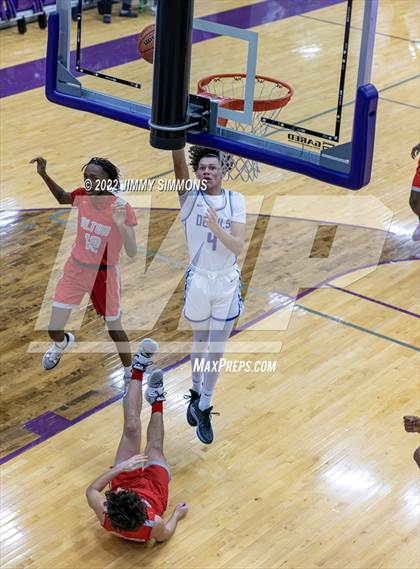 Thumbnail 1 in Quincy vs. Alton (Prairie Farms Holiday Classic) photogallery.