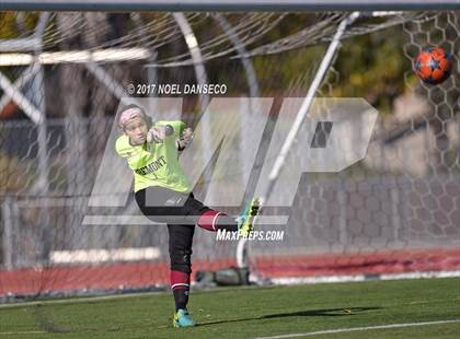 Thumbnail 3 in Aragon vs. Fremont photogallery.