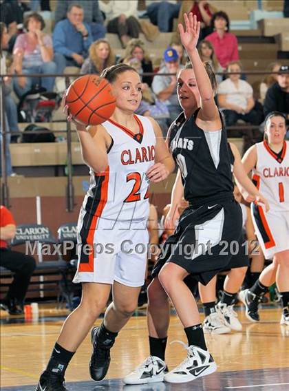 Thumbnail 2 in Homer-Center vs Clarion (PIAA Class A First Round) photogallery.