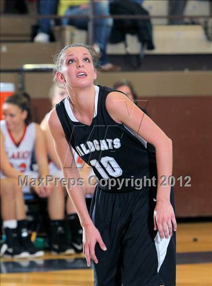 Thumbnail 1 in Homer-Center vs Clarion (PIAA Class A First Round) photogallery.