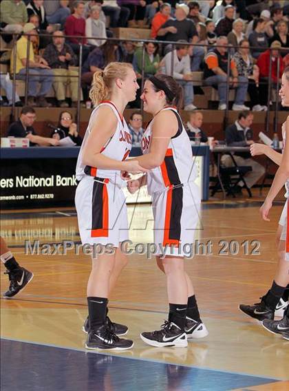 Thumbnail 2 in Homer-Center vs Clarion (PIAA Class A First Round) photogallery.